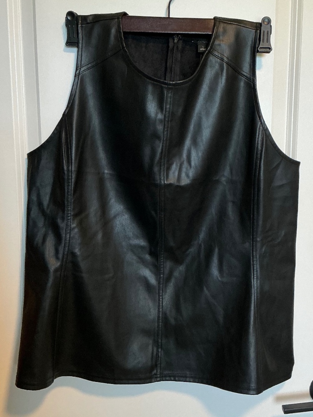 NWT Ann Taylor sleeveless faux leather top, L-black